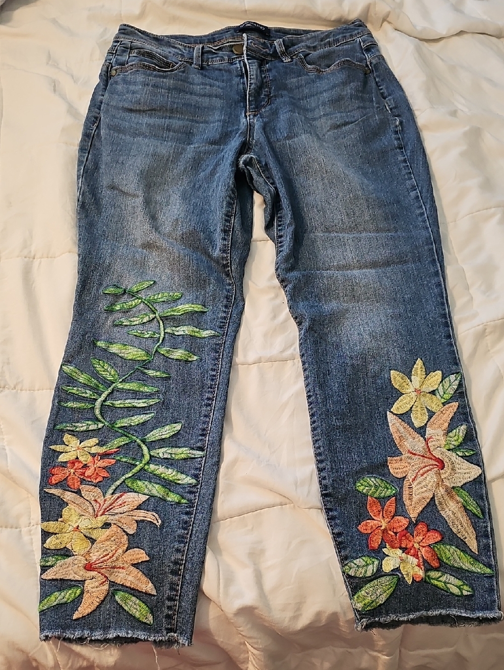 Bandolino Blue Straight-Leg Jeans with Floral Embroidery